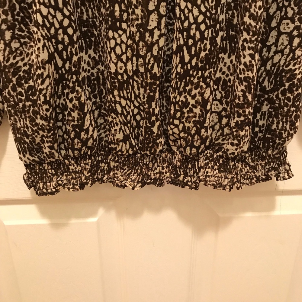 C.D.Petites Leopard Print Top - Picture 3 of 6